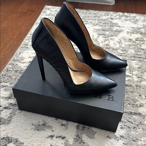 L.A.M.B. Black Nydia pumps 8.5